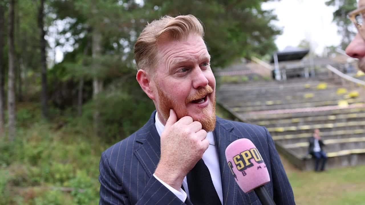Sven-Ingvars uppträdde på Svennis minnesstund: ”Otroligt fint”