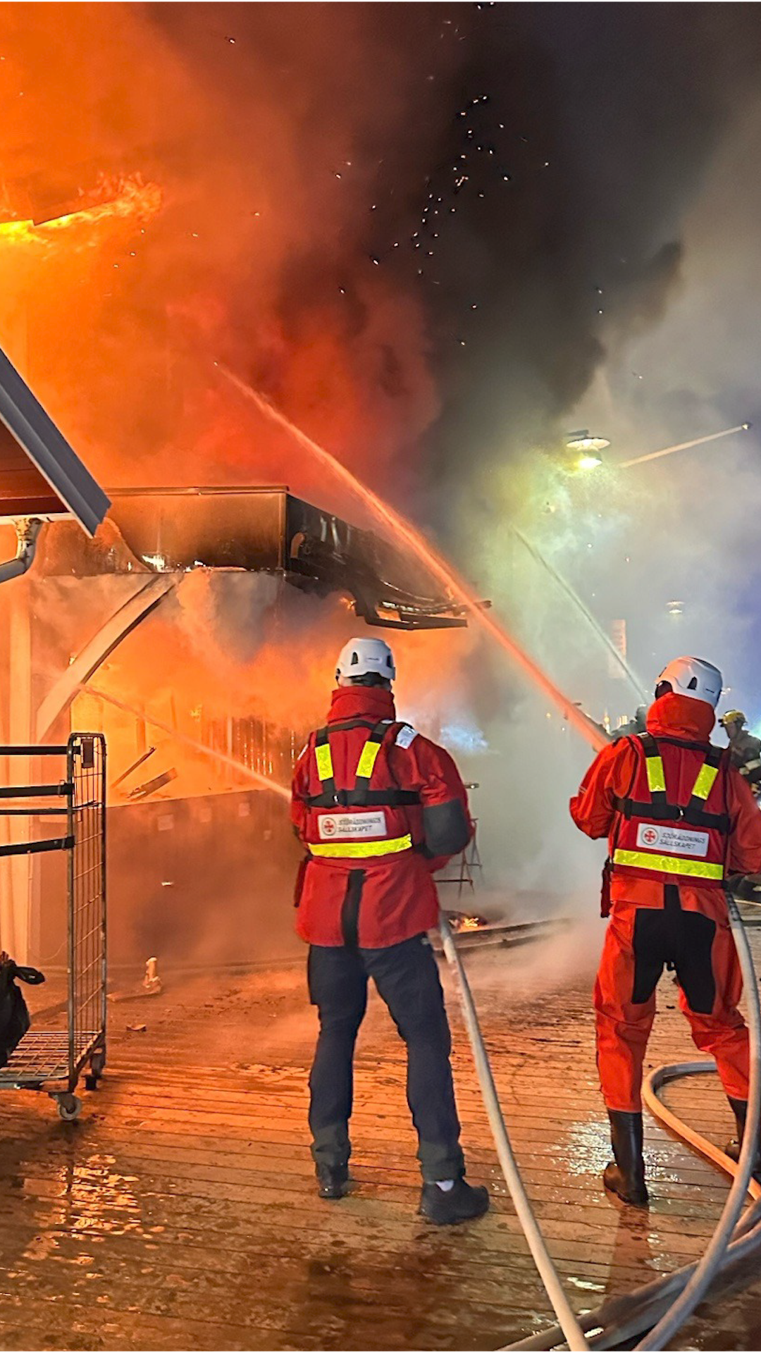 Infernot på Smögen – gatukök i lågor