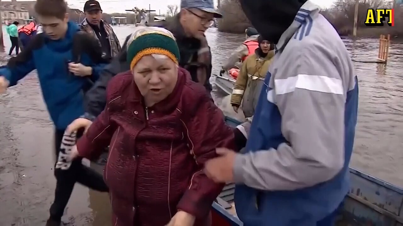 Kraftiga översvämningar i ryska Orsk – se bilderna