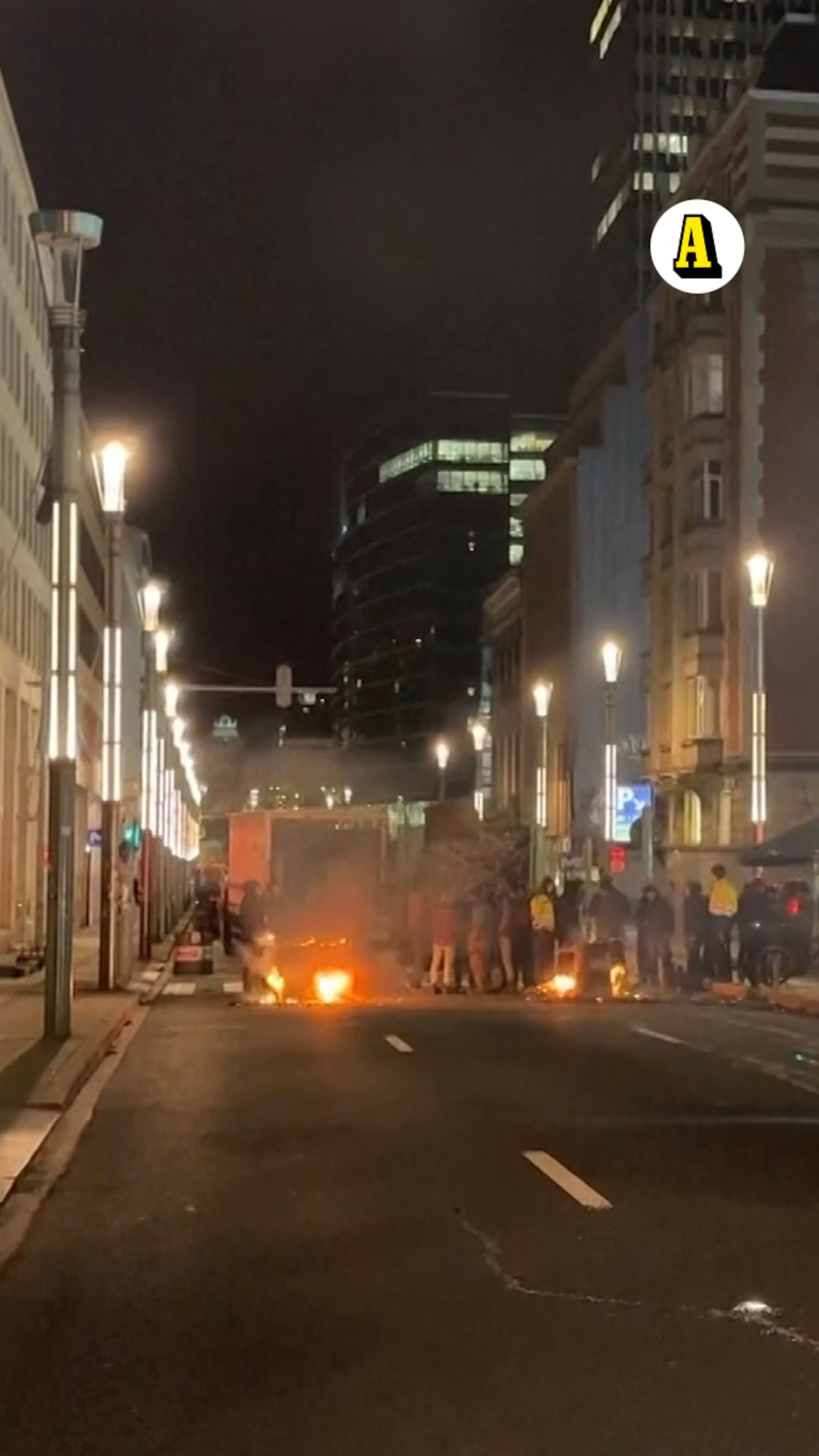 Tusentals bönder blockerar huvudstaden – massivt polispådrag