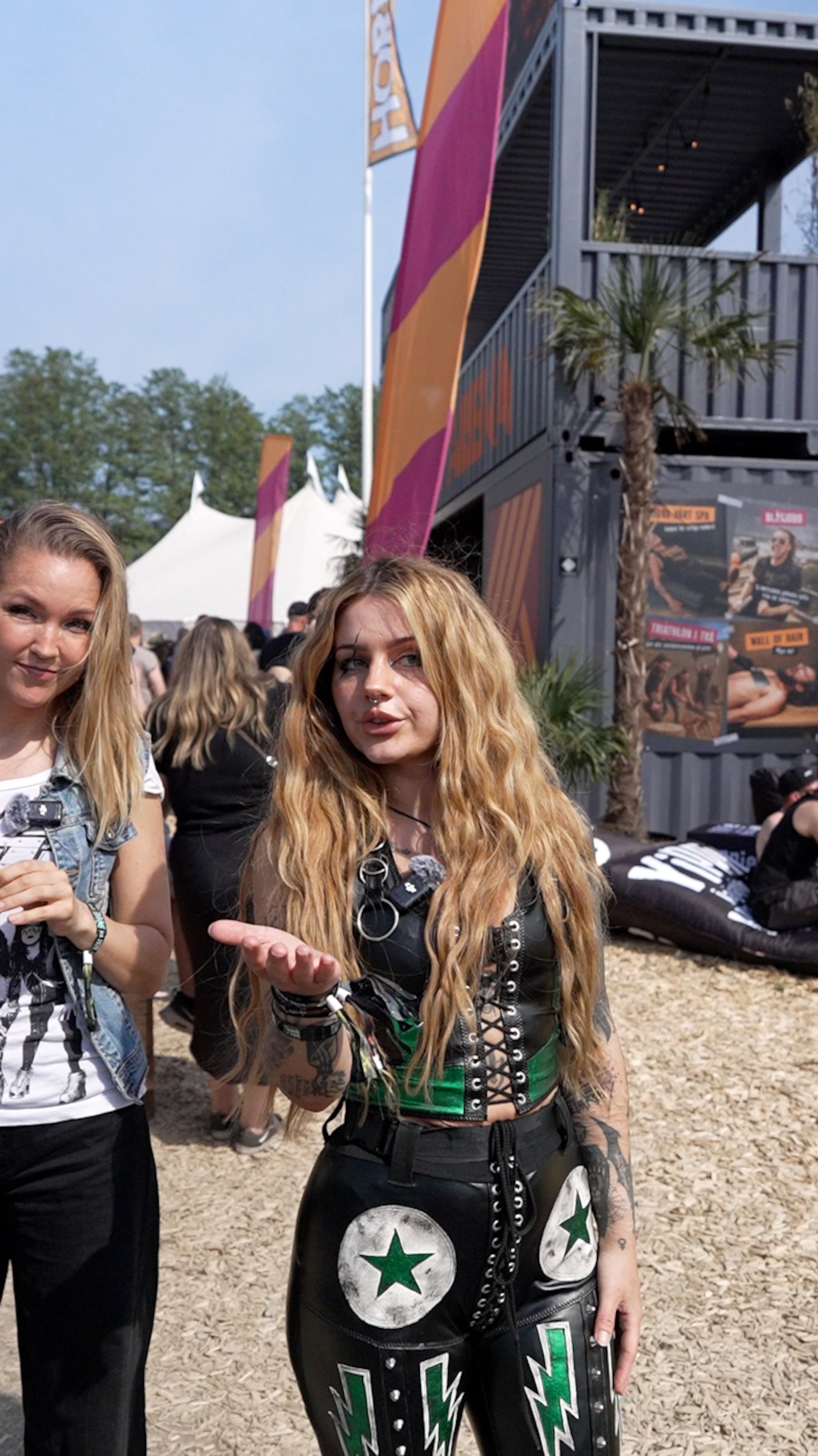 Tiktokprofilen visar runt på Sweden Rock