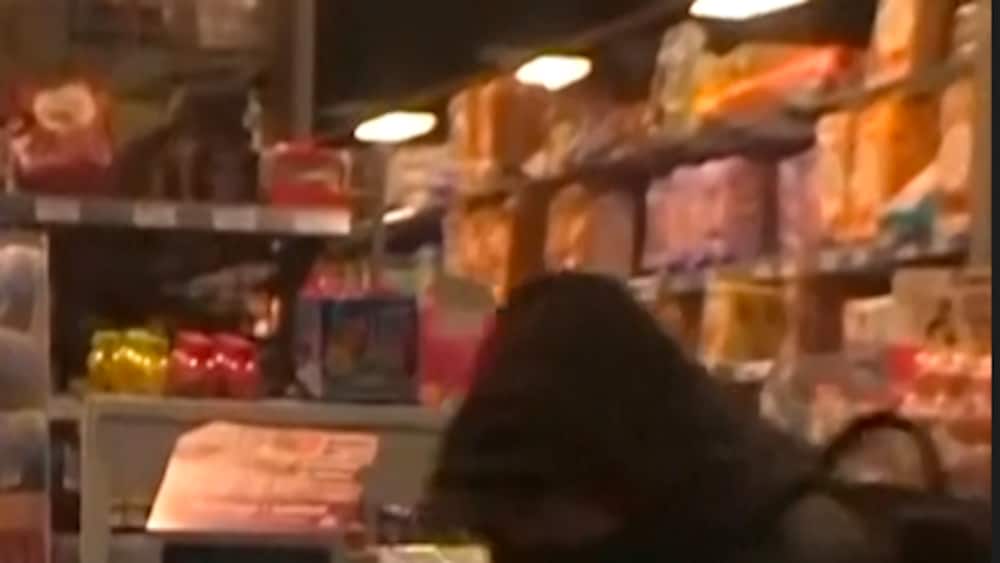 Plundrare sl&aring;r till &ndash; stj&auml;l pengar, l&auml;sk och chips