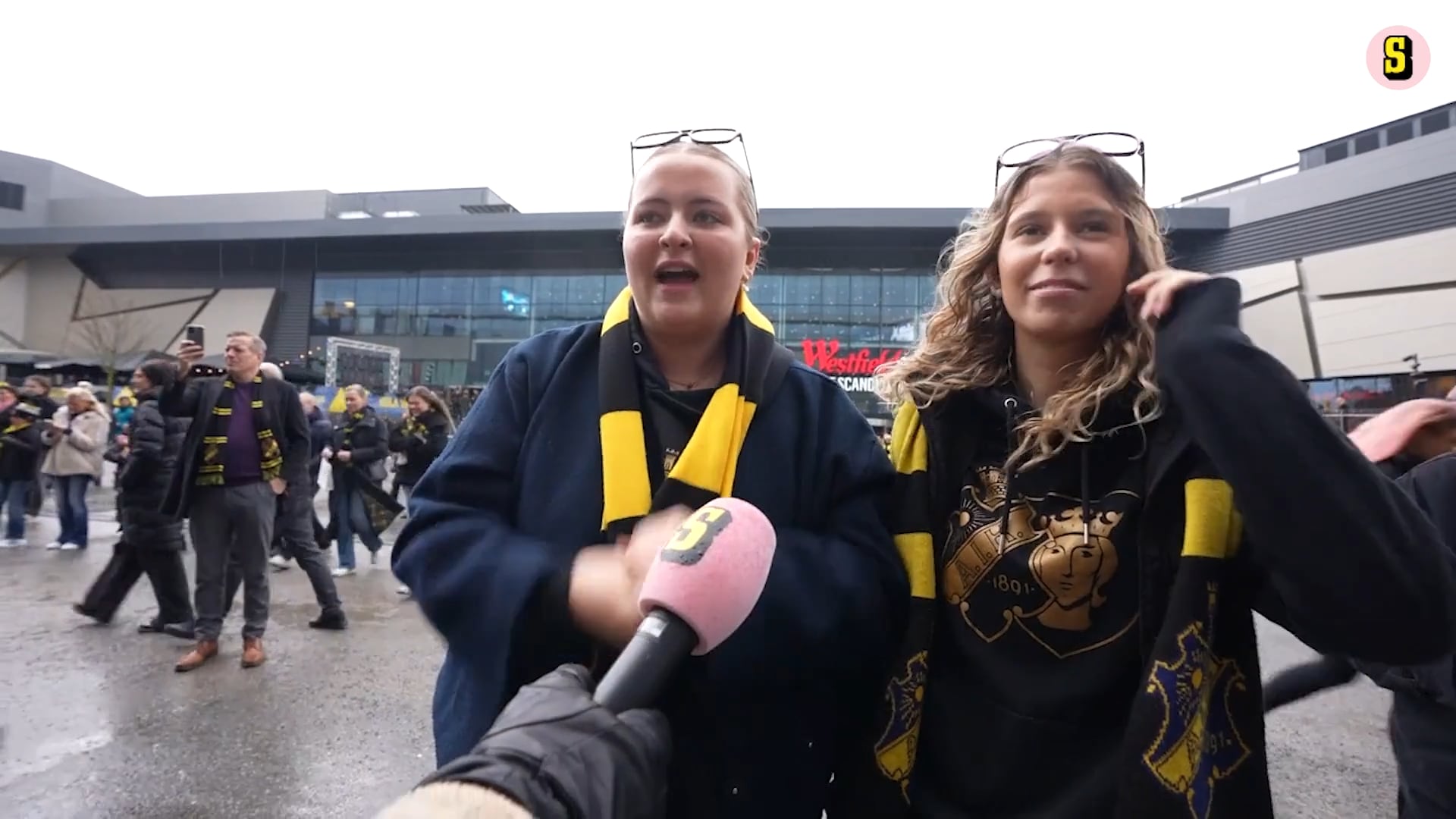 AIK välkomnas av fansen: ”Bästa i svensk fotboll”