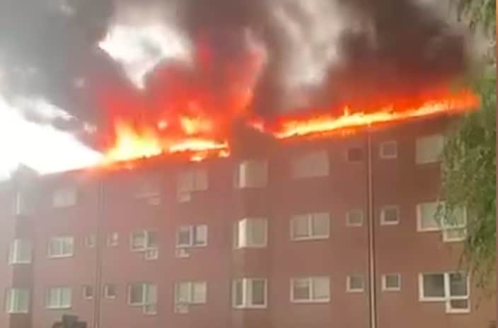 Stor brand i flerfamiljshus i Hjällbo – polis utreder mordbrand