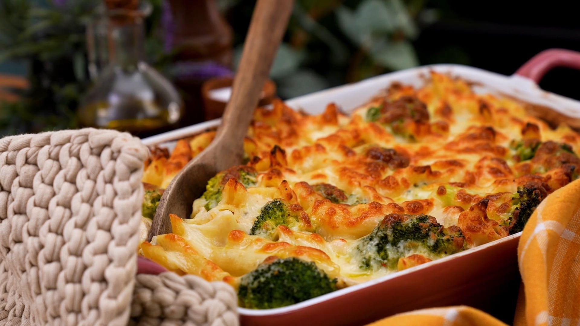 Pastagratäng med kyckling och broccoli