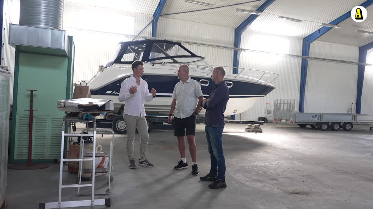 Patrik, 34, räddad till livet mellan båtarna