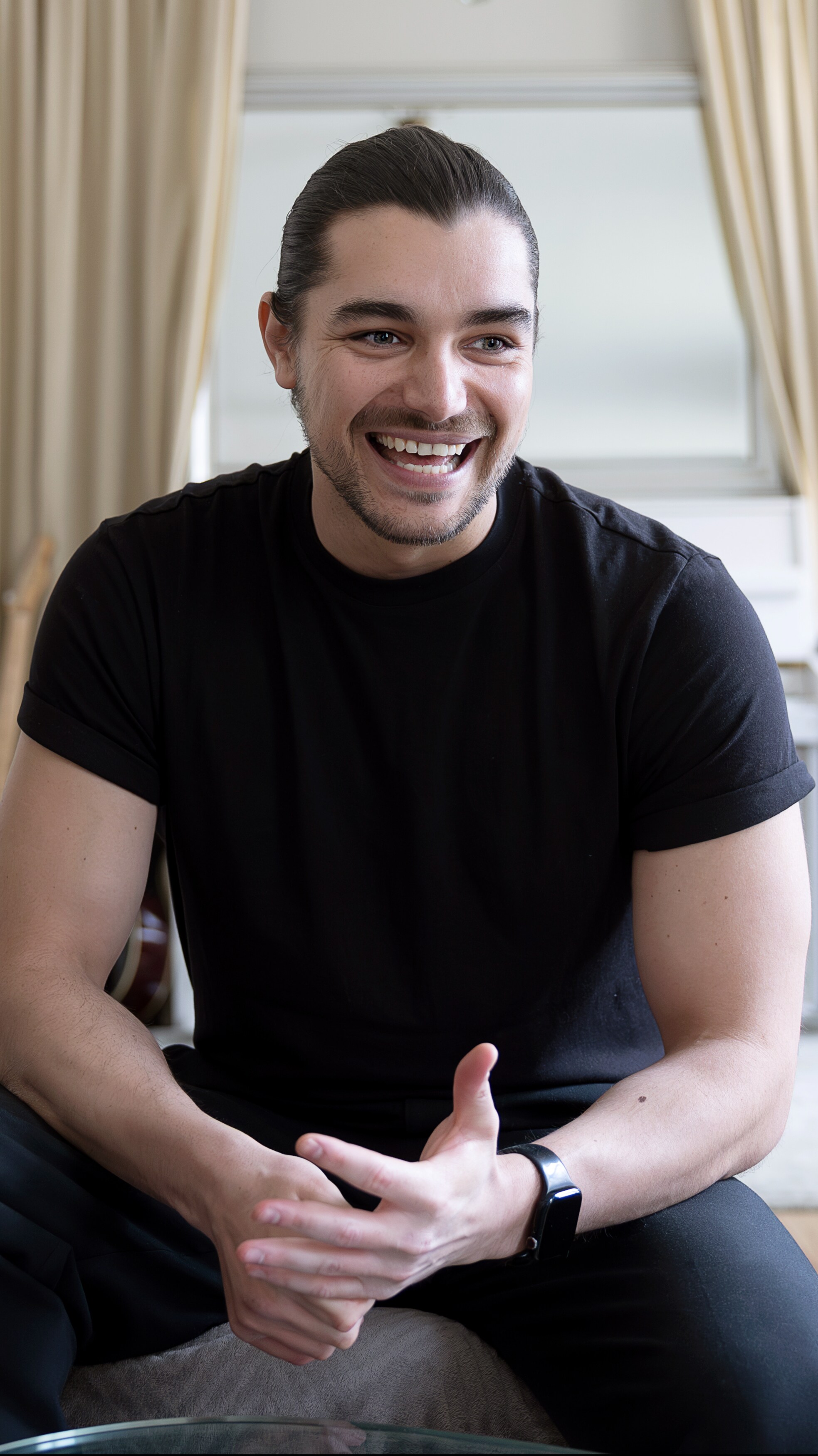 Anton Ewald reagerar på arkivfoton: "Fy!"