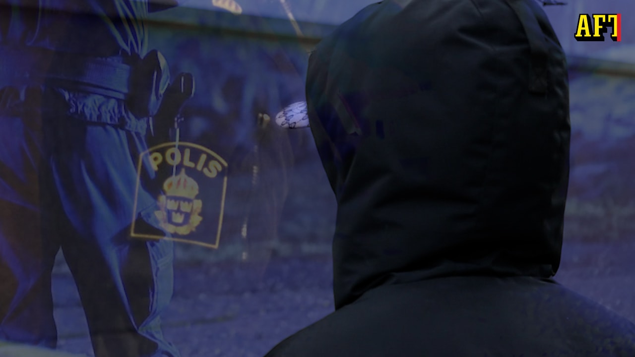 De visiteras av polis – trots att de är ostraffade : ”Boxar min mage”