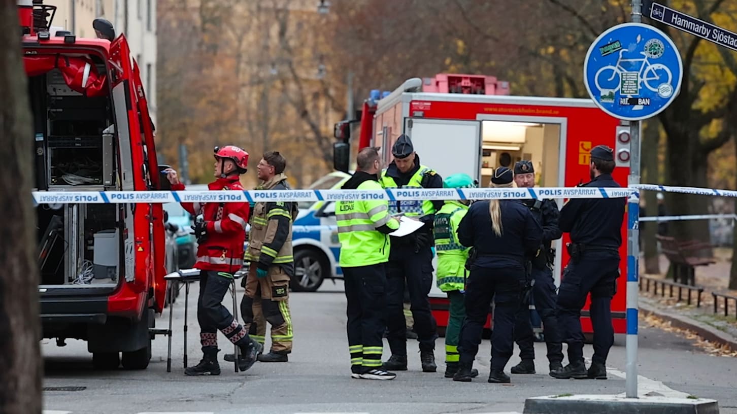 Man död efter lägenhetsbrand i Stockholm