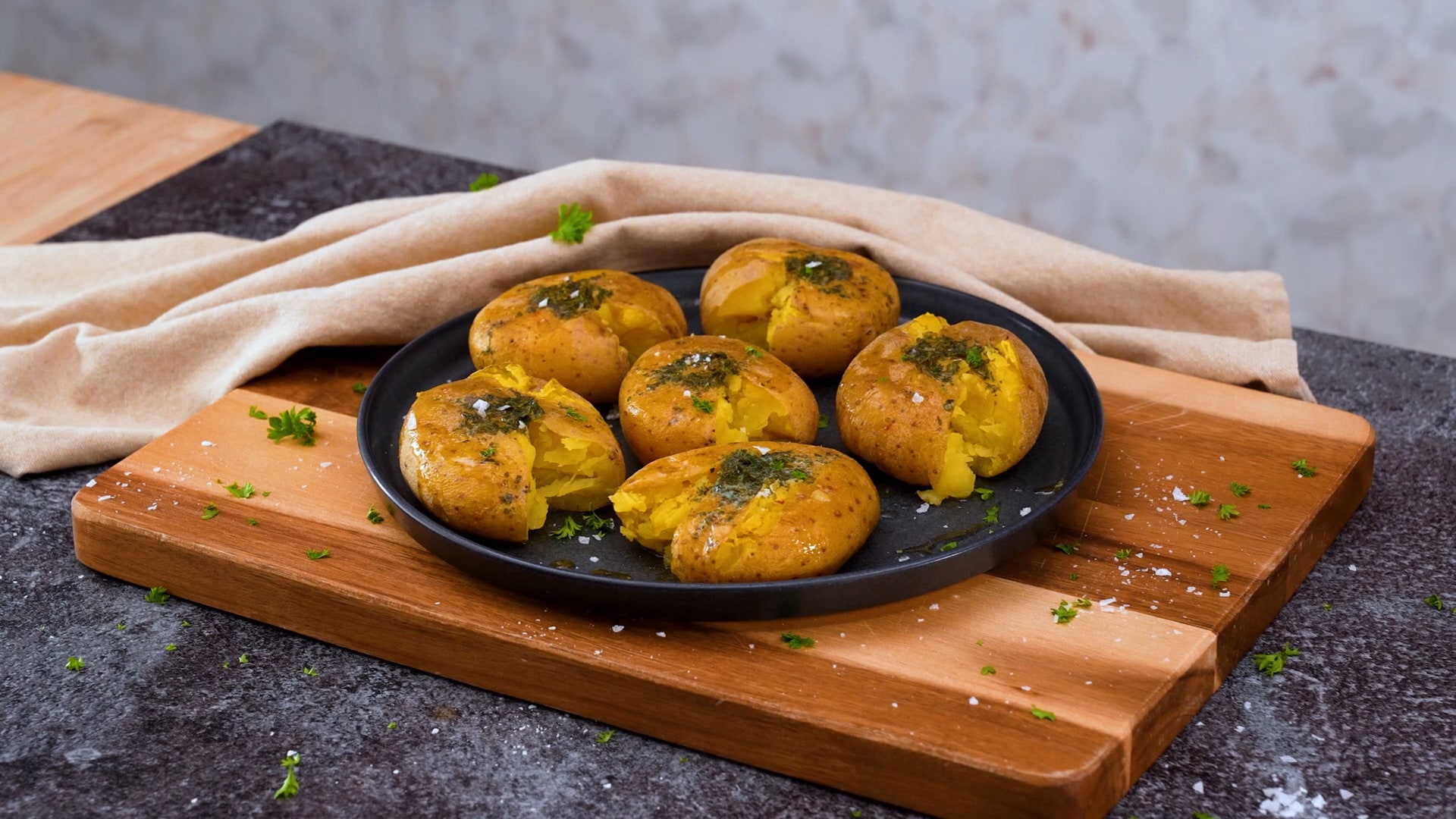 Smashad potatis med örtsmör