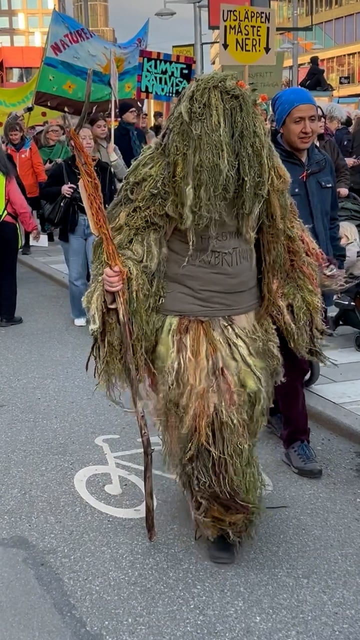 Tusentals samlade i enorm klimatmarsch