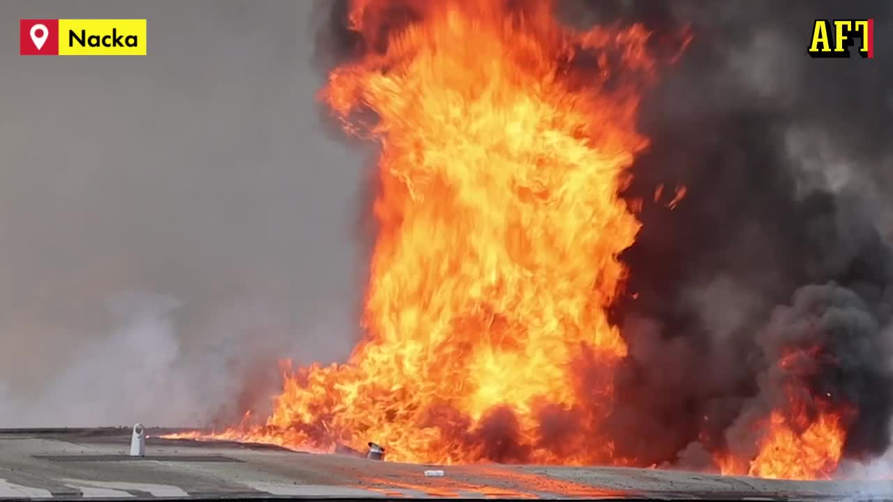 Fullt utvecklad brand i radhus i Nacka