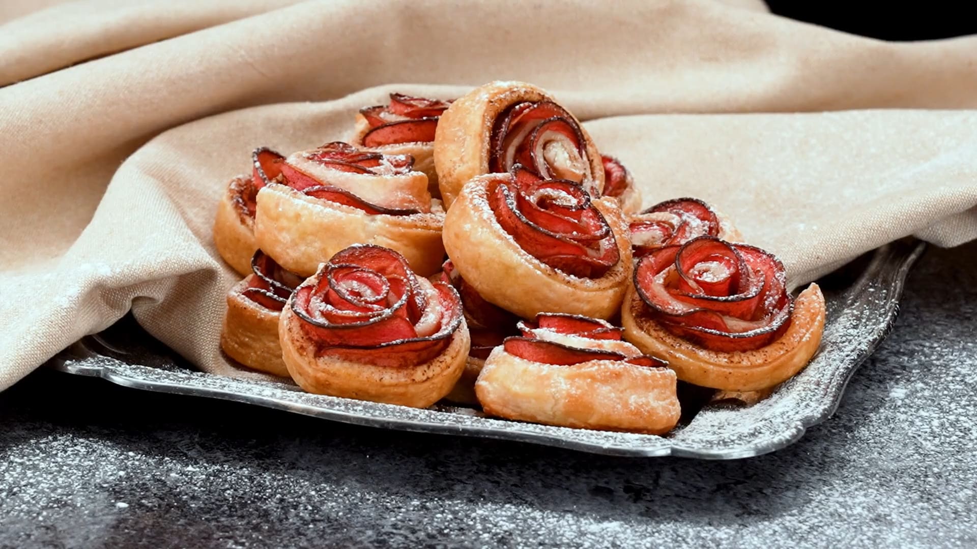 Så gör du äppelrosor med smördeg