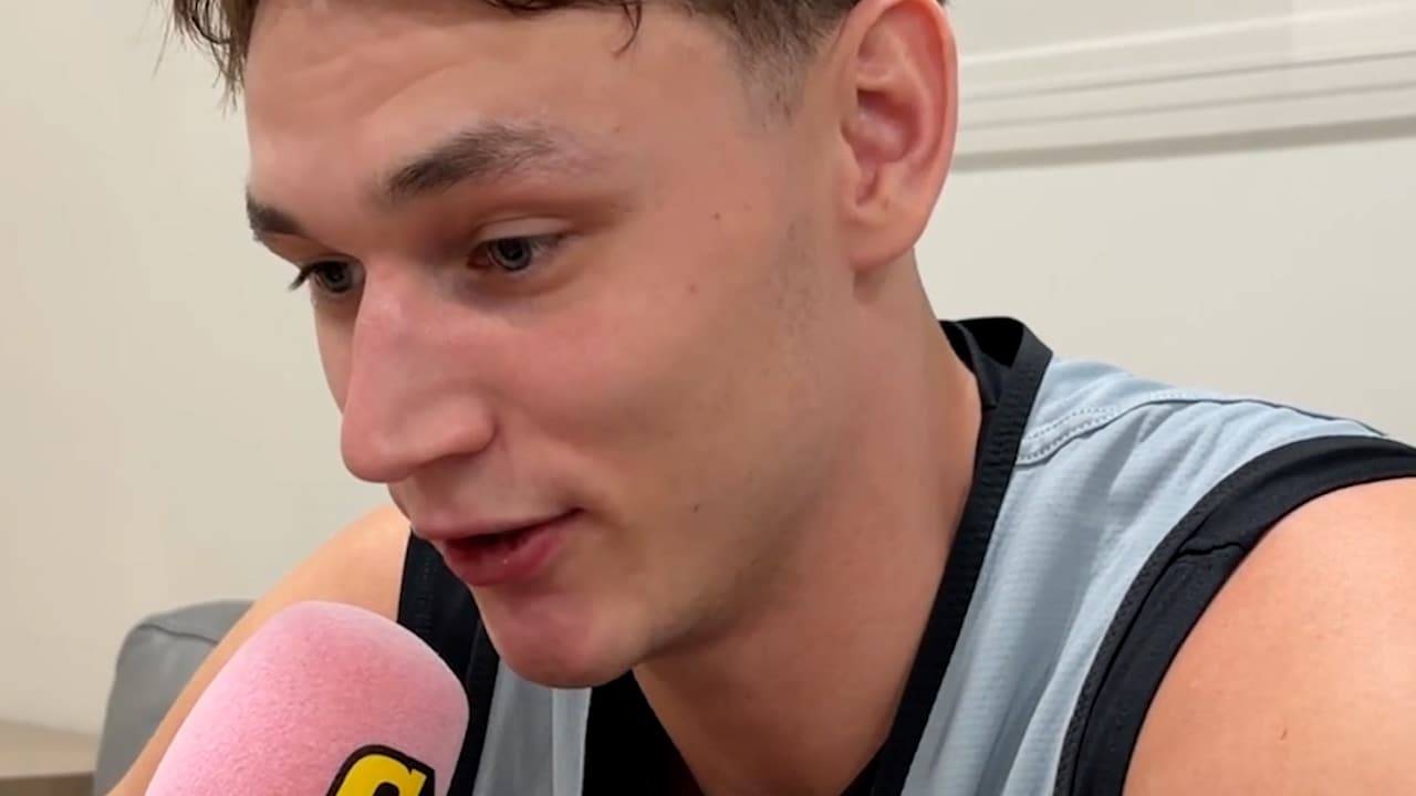 Reagerar på tweets om sig själv