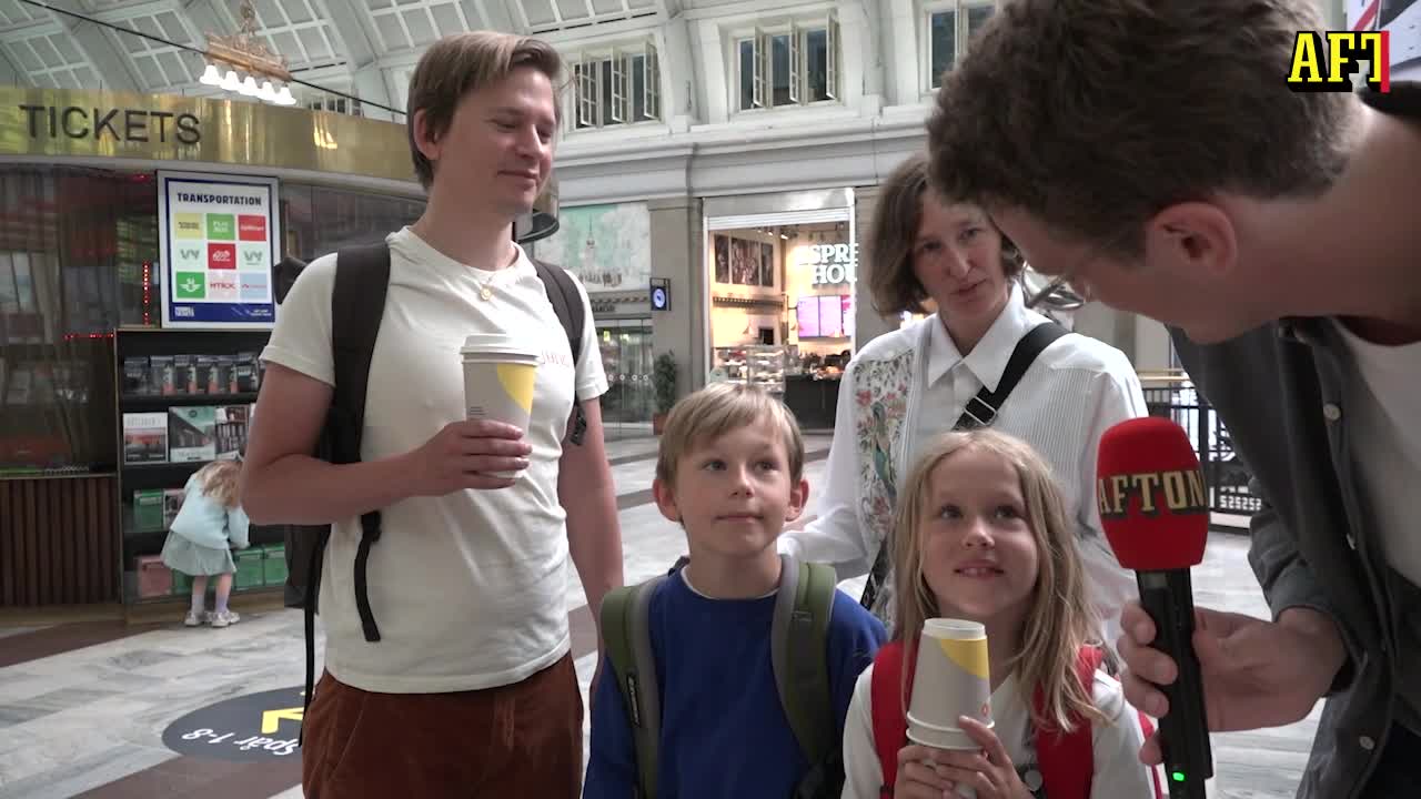 ”Folkdräkt och pizza – perfekt kombo på midsommar”