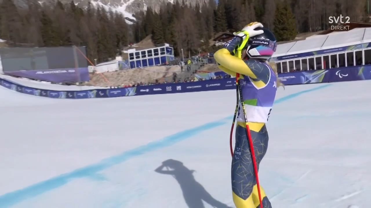 Se Ebba Årsjös guldåk i paralympics