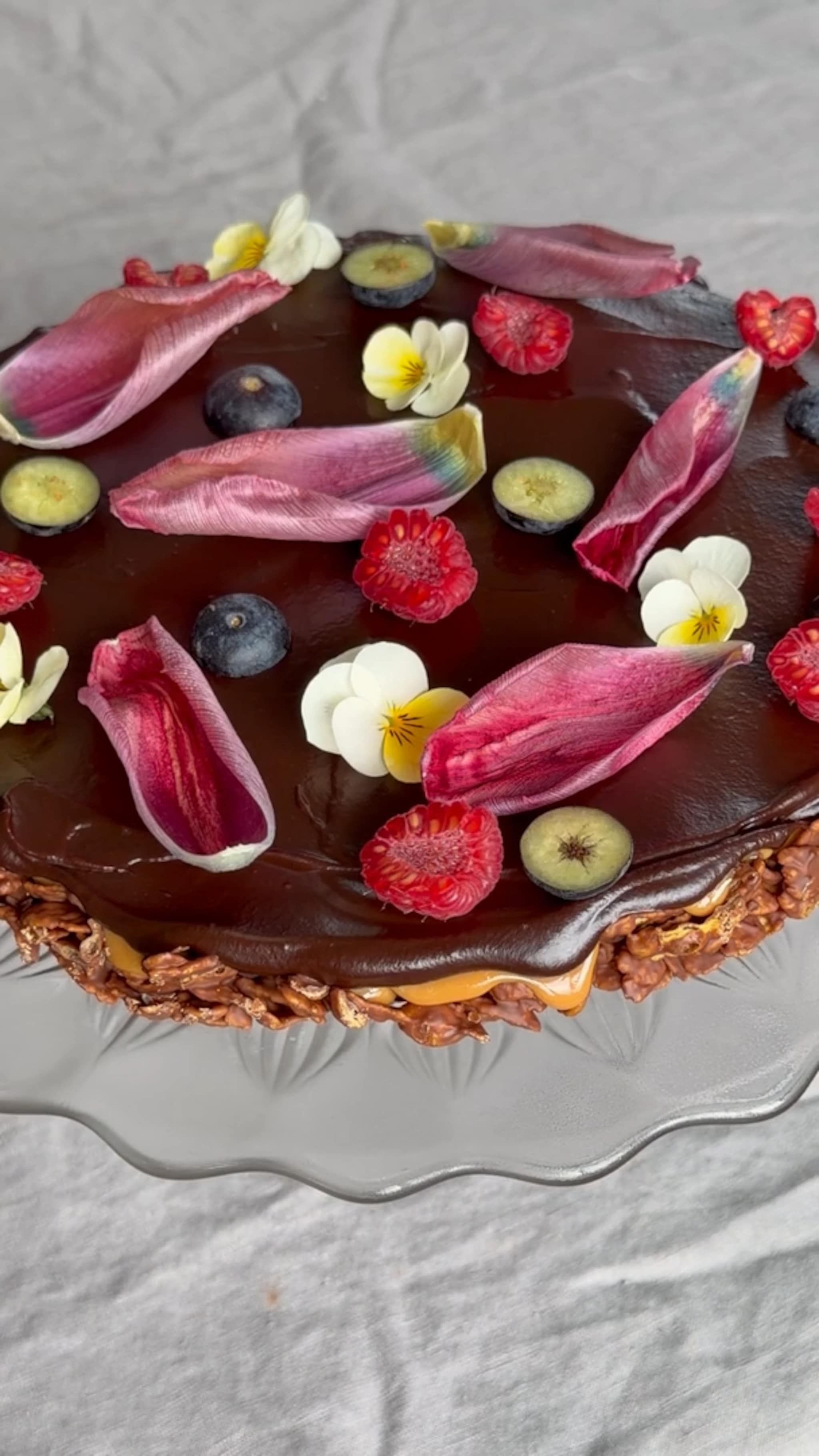 Cornflakeskaka med kola och choklad