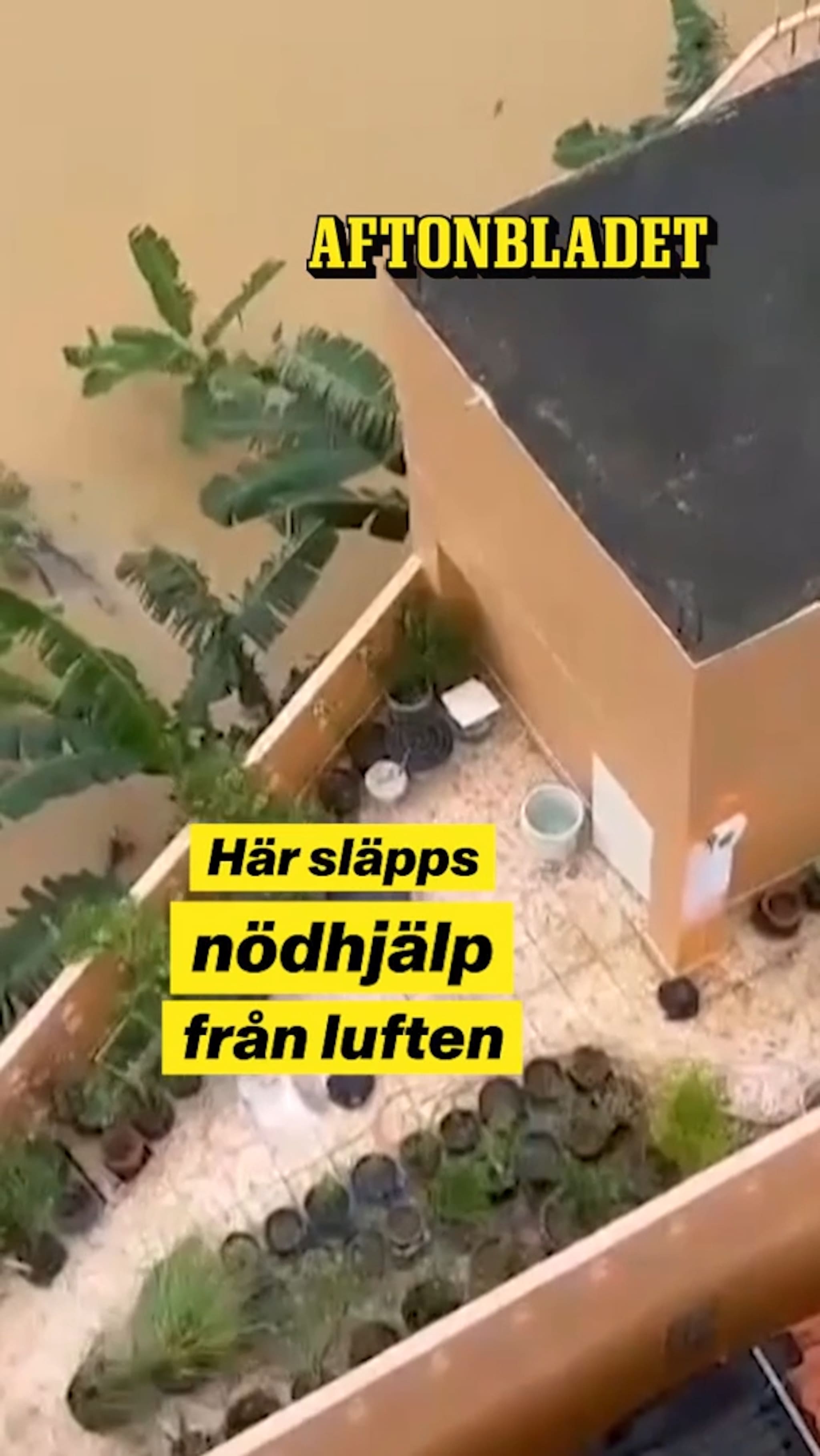 Nödhjälp släpps från luften i översvämmade Thailand