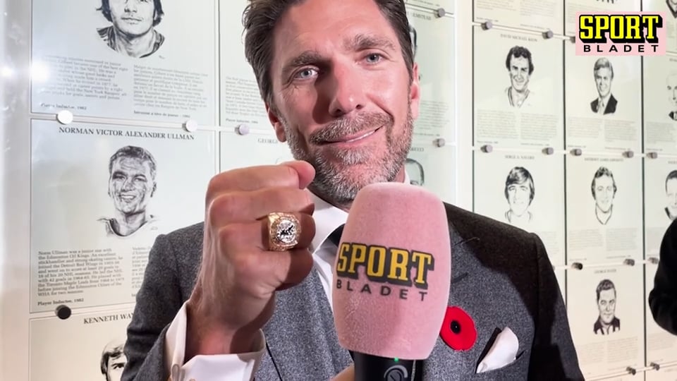 Lundqvist är invald i Hall of Fame – visar upp ringen: "Speciellt"