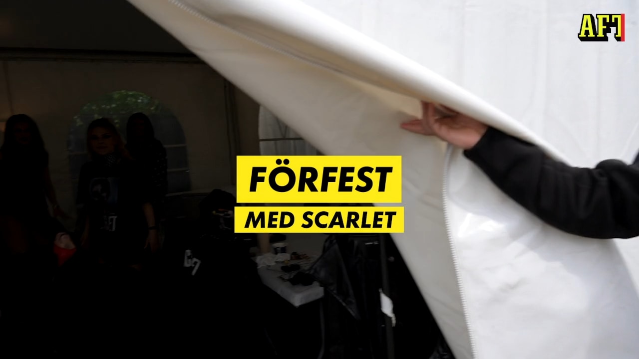 Aftonbladets reporter på förfest med Scarlet