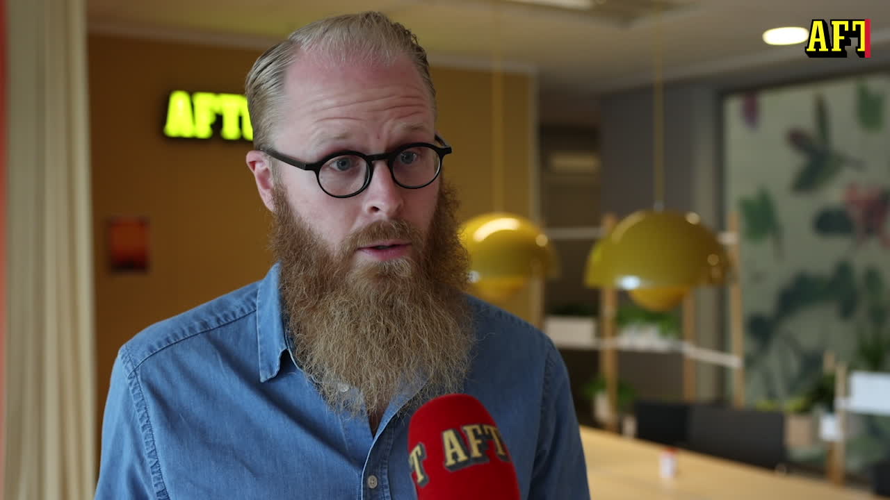 Miljöpartiets språkrör passerar Liberalernas
