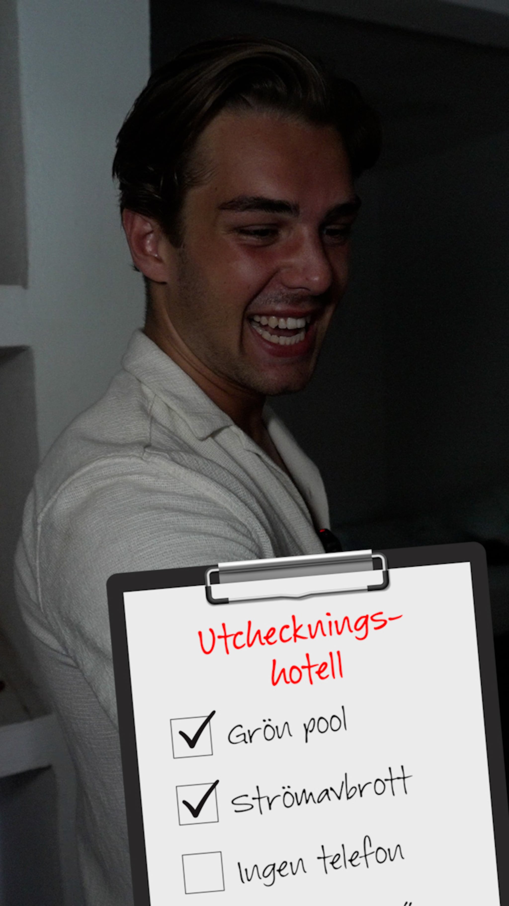 Sitter isolerad på strömlöst hotell: ”Kämpar”