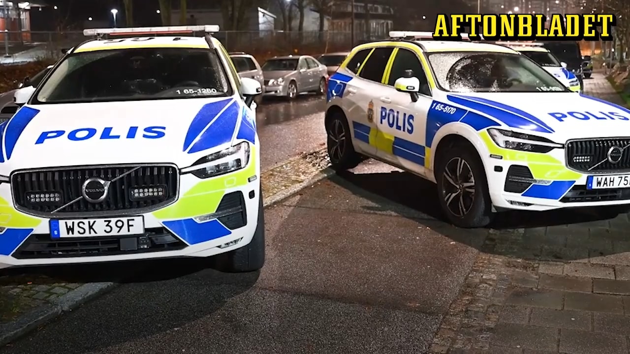 Två tonårspojkar allvarligt skadade – sköts i trapphus