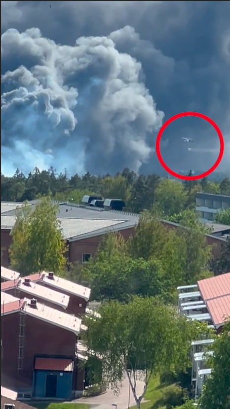 Storbrand i Karlstad – vattenbombning från helikoptrar