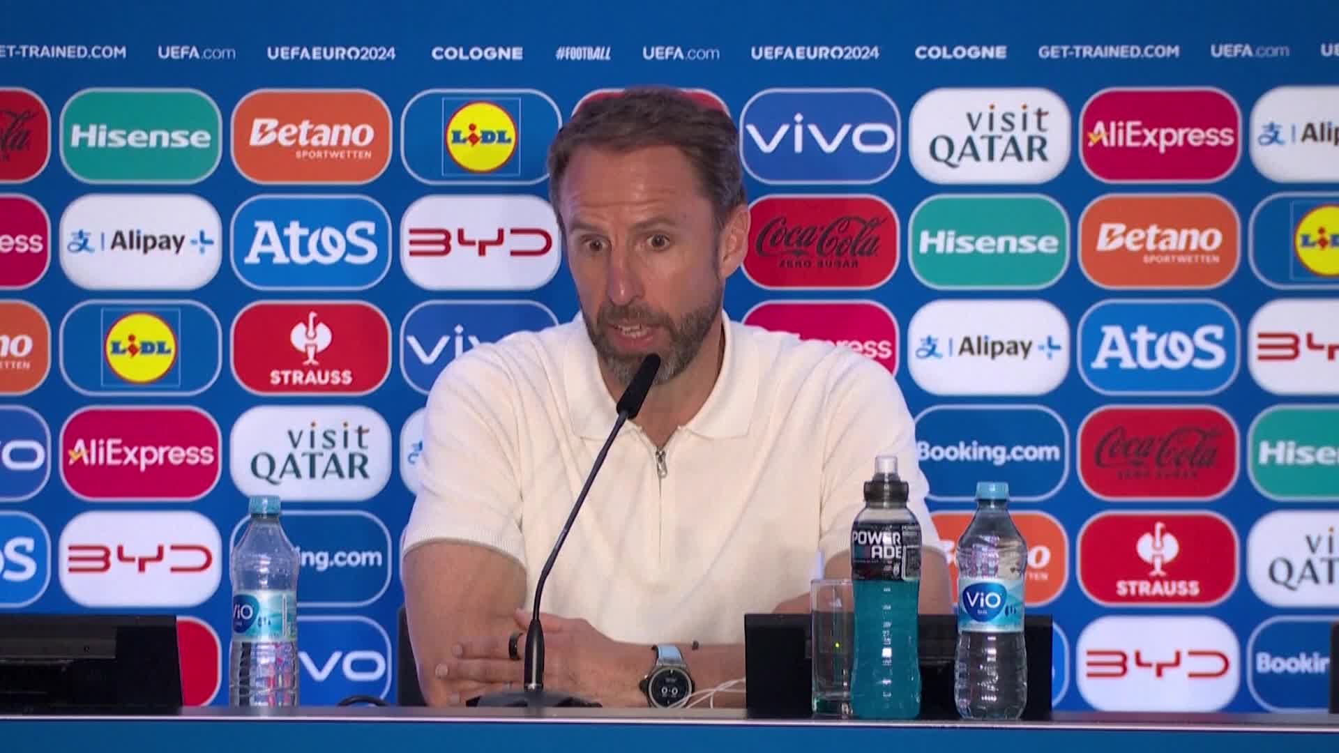 Ölmuggar kastades mot Southgate: "Jag har förståelse och kommer inte ducka för det"