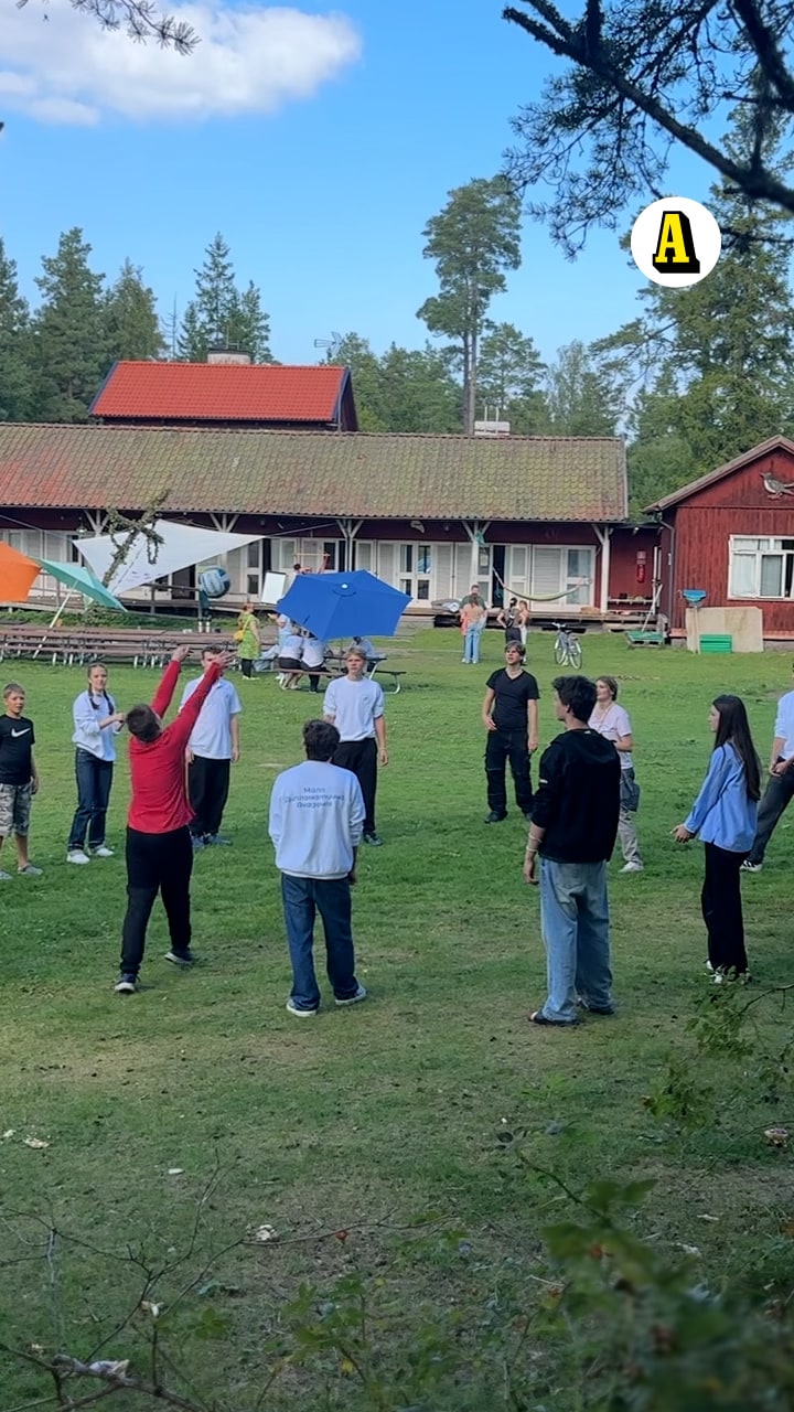 42 ukrainska unga får vila på svenskt kollo: ”Orolig för min familj”