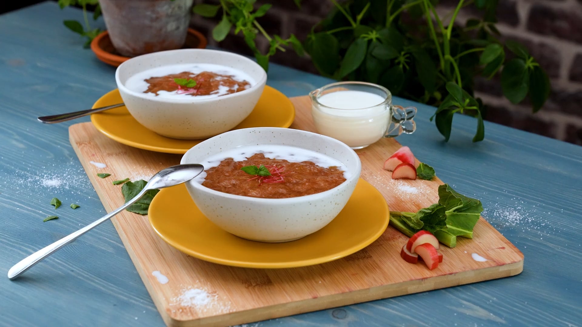 Så gör du hemmagjord rabarberkräm