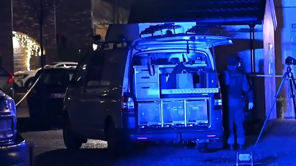 Flera skott avlossade mot radhus