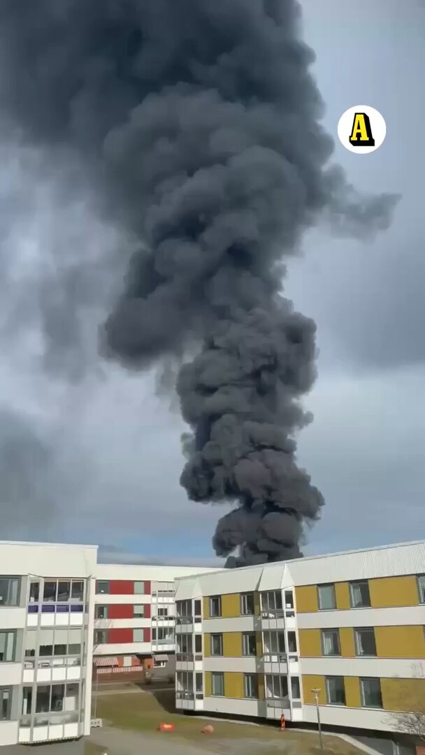 Se branden i Luleå – parkeringshus övertänt