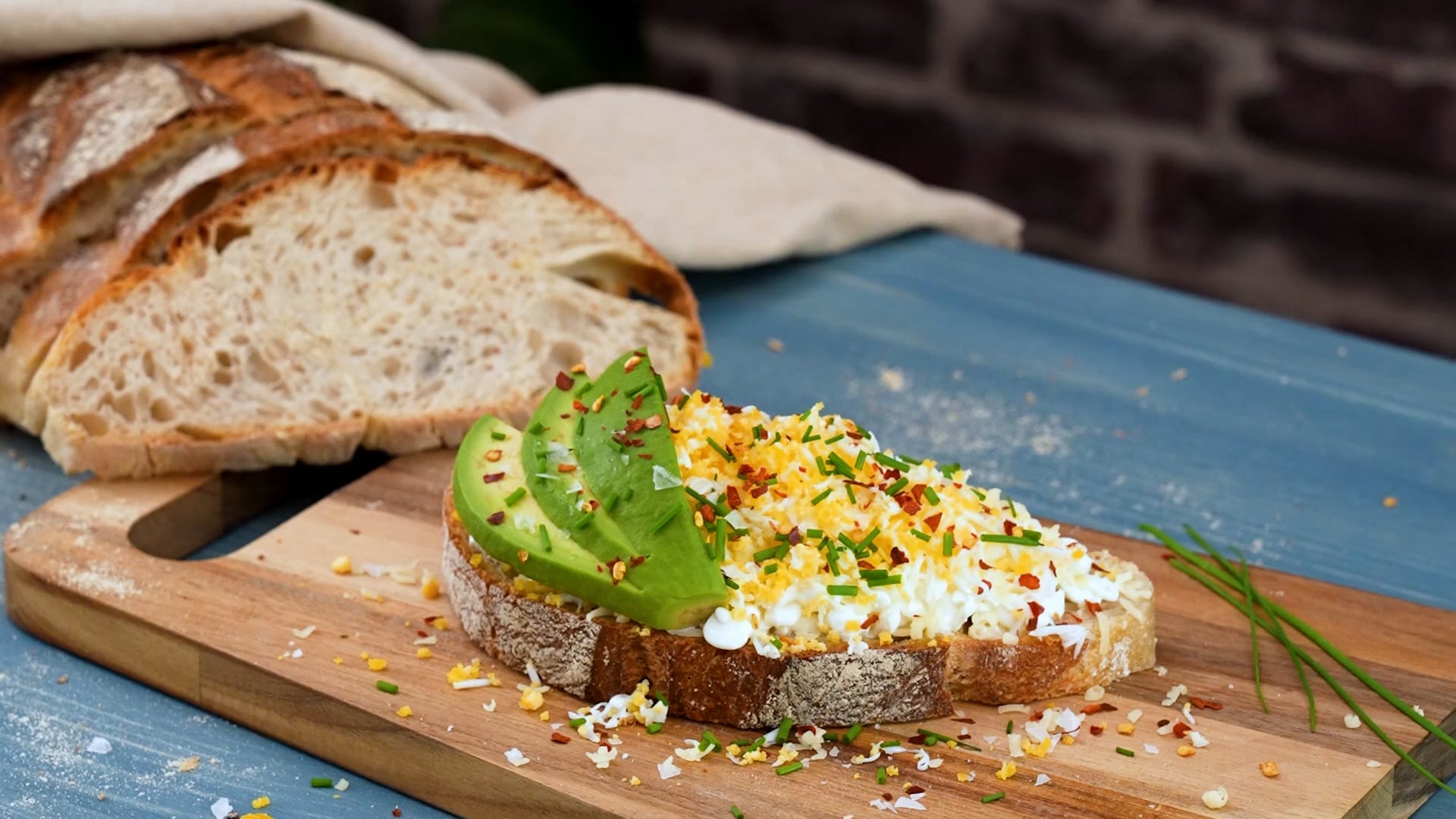 Servera kokt ägg på nytt sätt