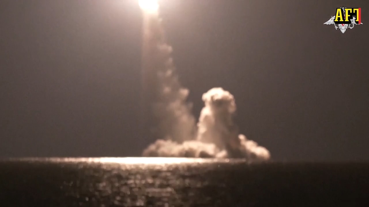 Här testskjuter Ryssland robot – kapabel att bära kärnvapen