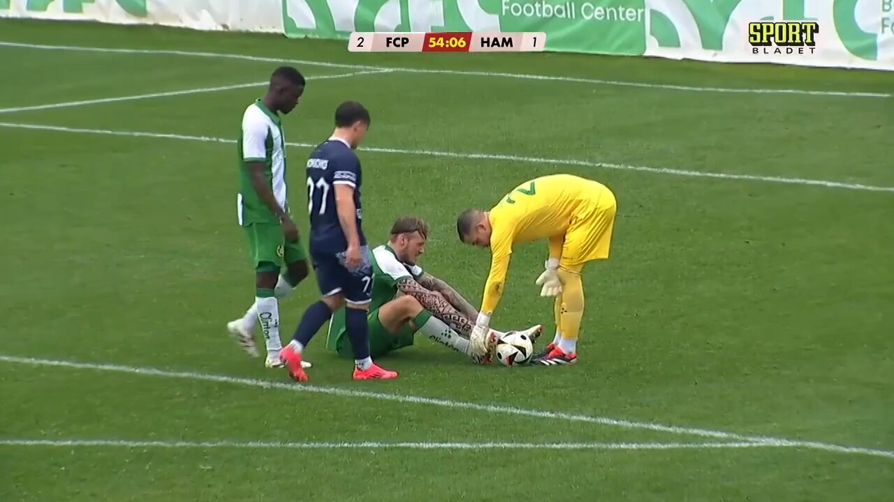 Här skadar sig Hammarbys Victor Eriksson