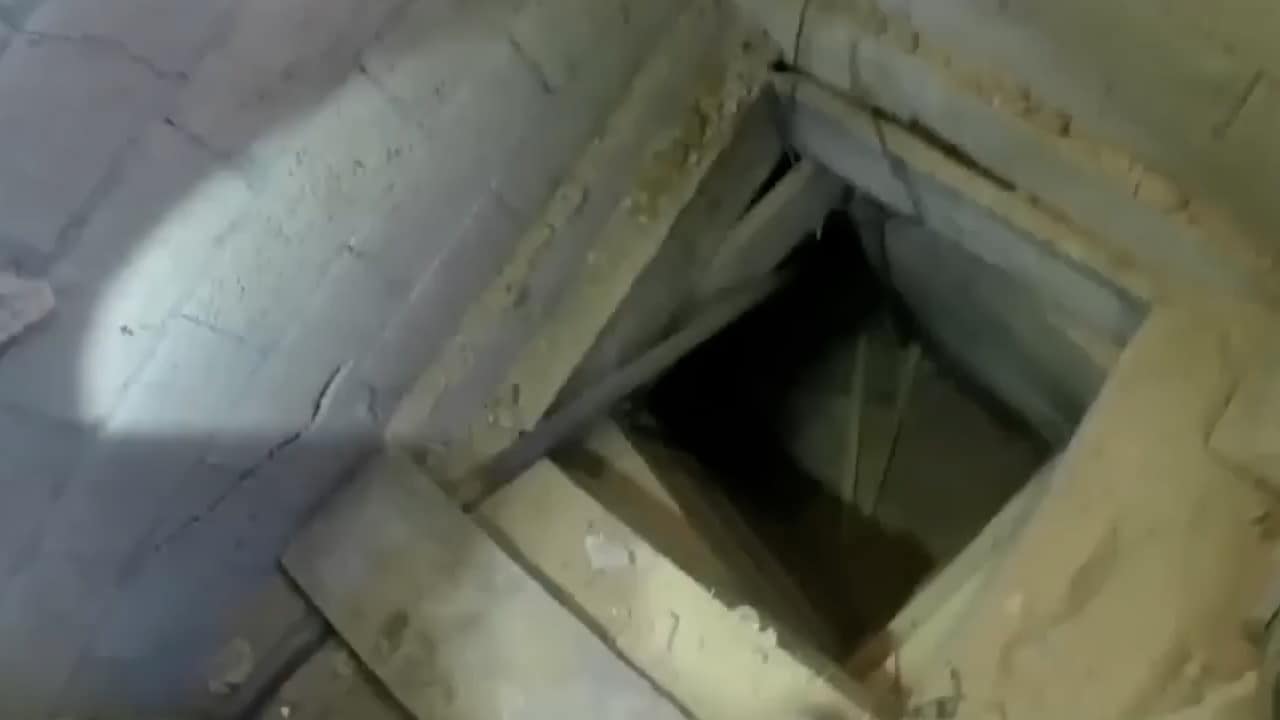 Följ med in i Hamas hemliga tunnlar