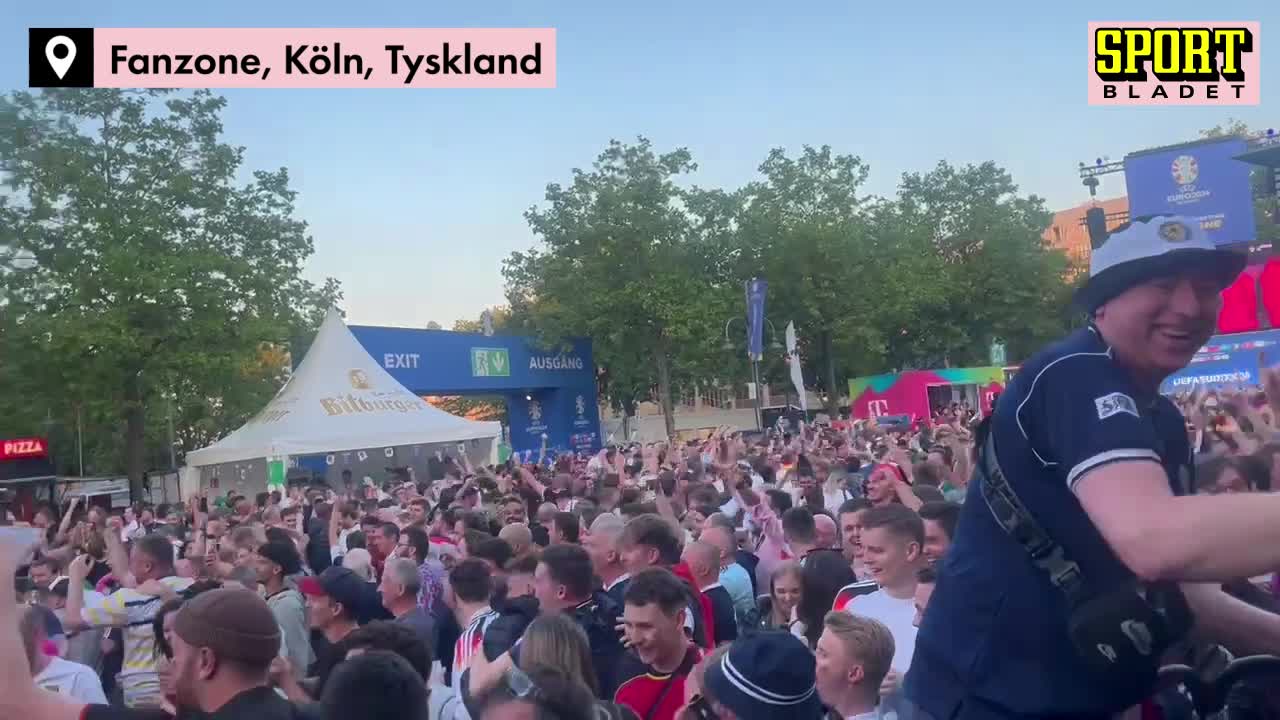 Här firar Skottland 1-0 i fanzone