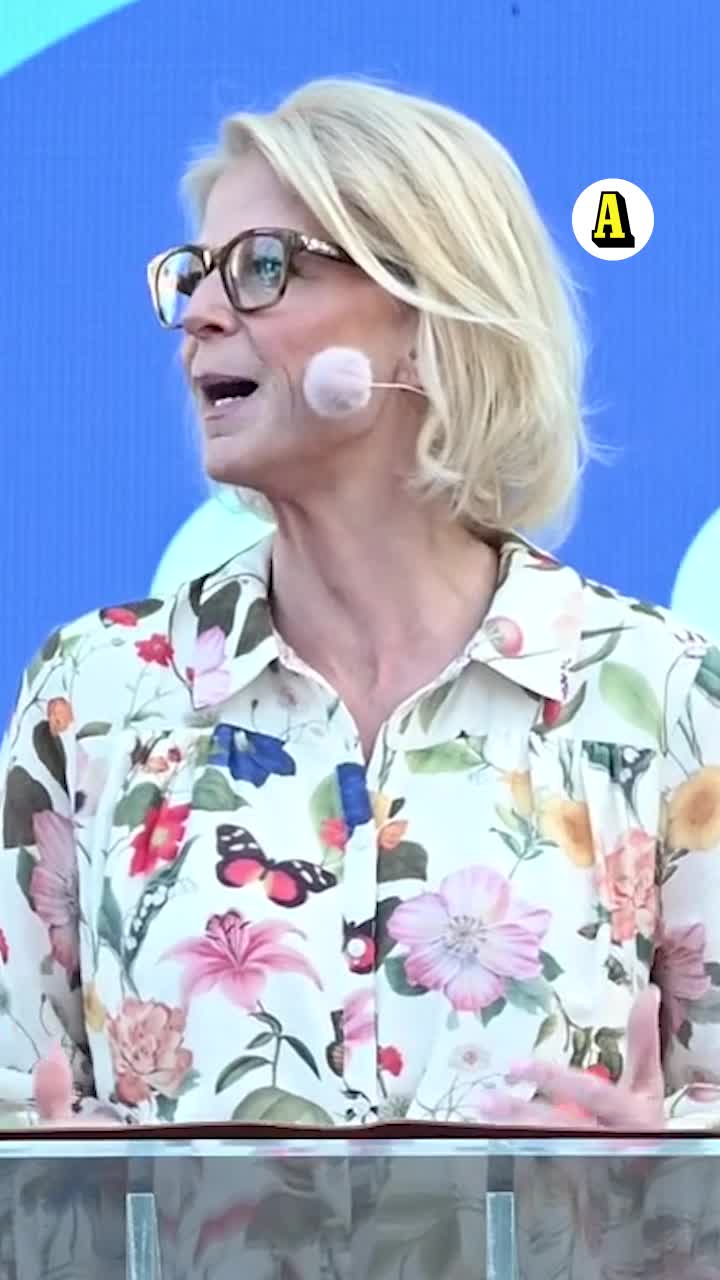 Svantesson (M) om valet 2026: "Villa och Volvo eller tvångsförflyttning till betongförort?"