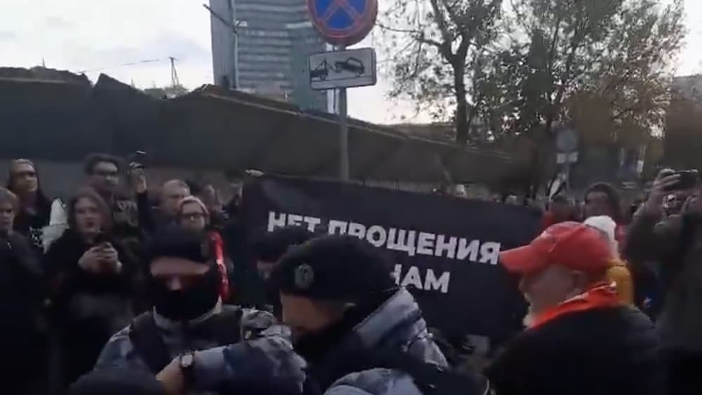 60 gripna i Moskva: ”Ner med tsaren”