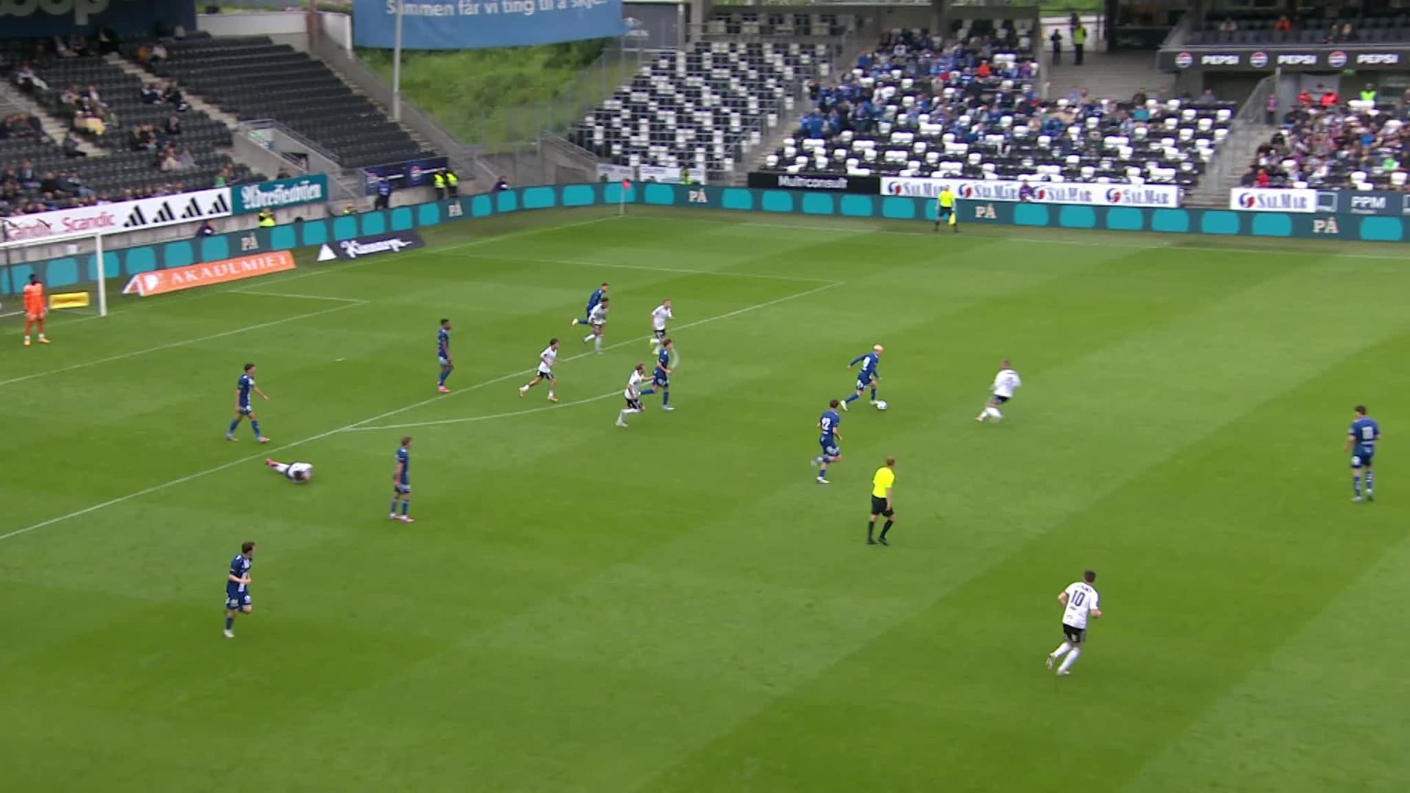 Adrian Pereira skader seg mot Sarpsborg i cupen.