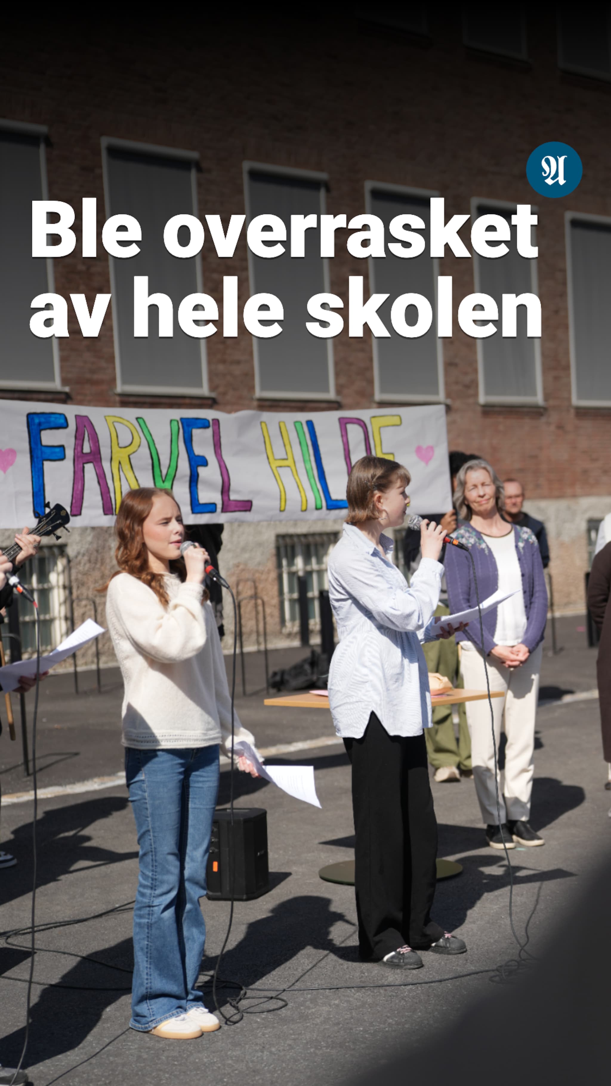 Blir overrasket av hele skolen
