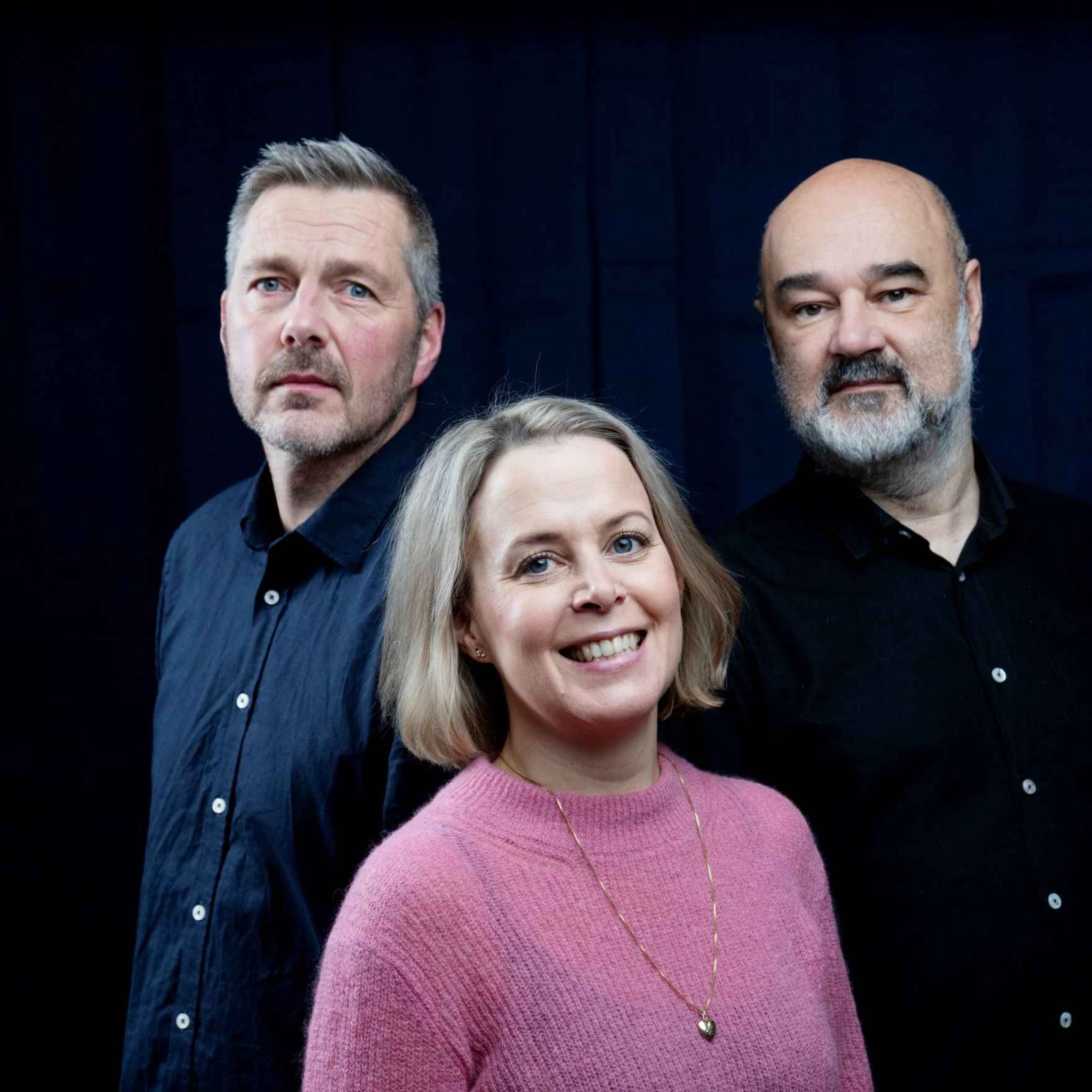 Fuskeminister, sur stemning og teaterhyllest