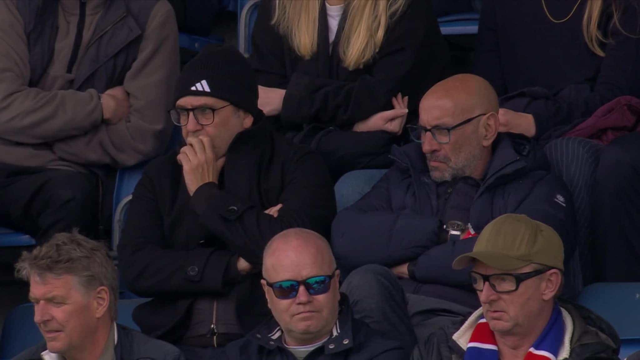 Villa-direktør plukkes opp av TV-kameraene