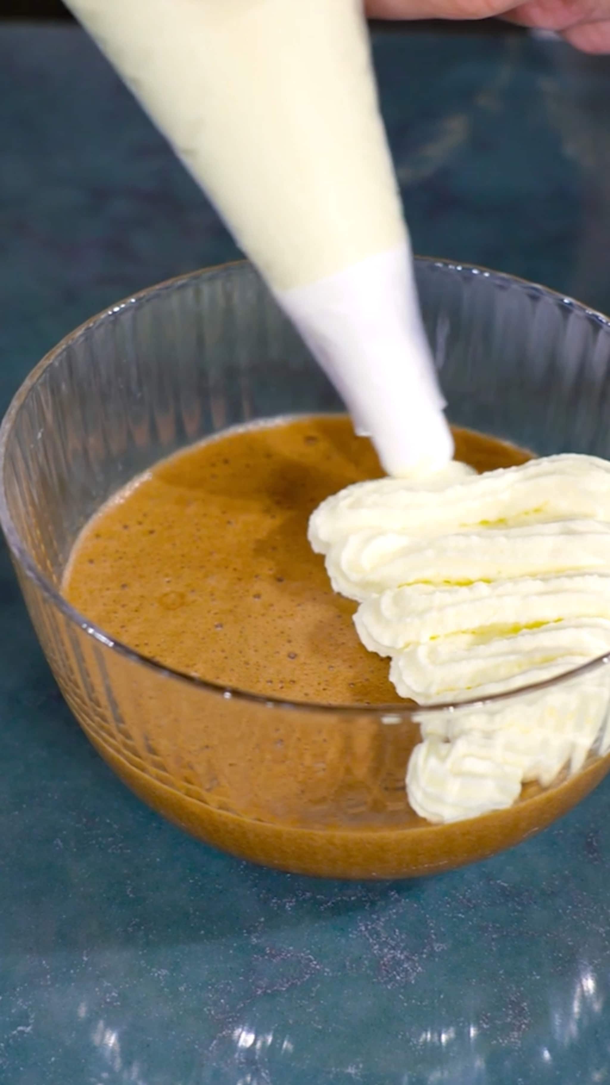 Sjokolademousse - en skje ren sjokoladelykke