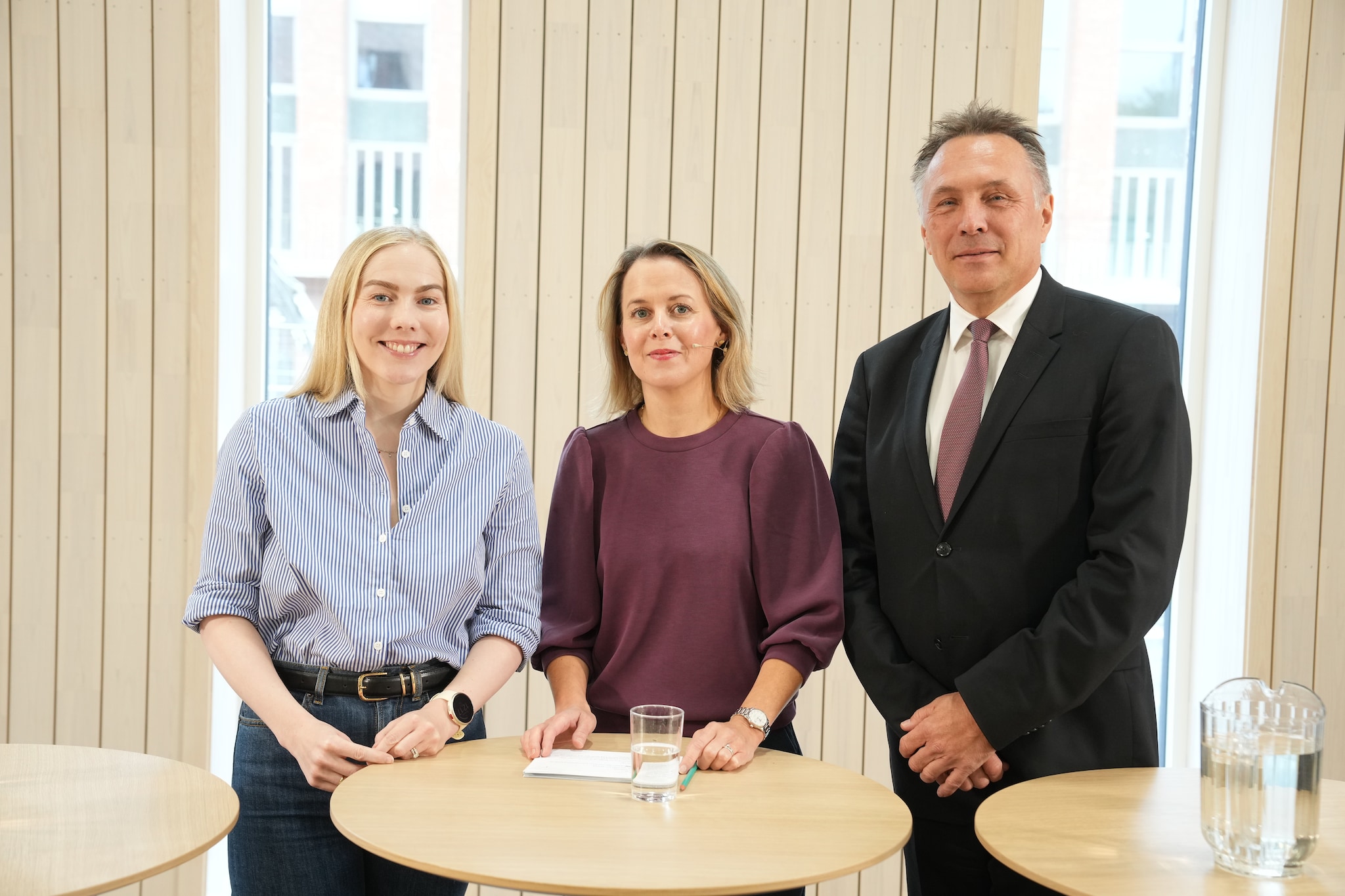 Elevene spør politikerne
