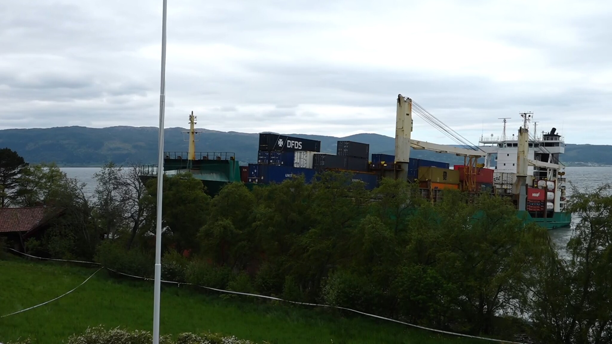 Direkte: Kontainerskip har gått på grunn ved Byneset