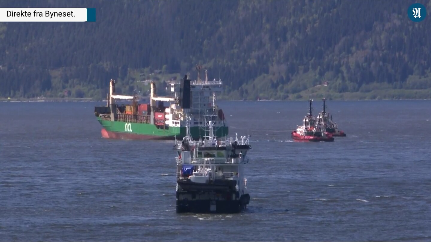 Opptak: Fra direktesendingen dagen de trakk skipet av grunn