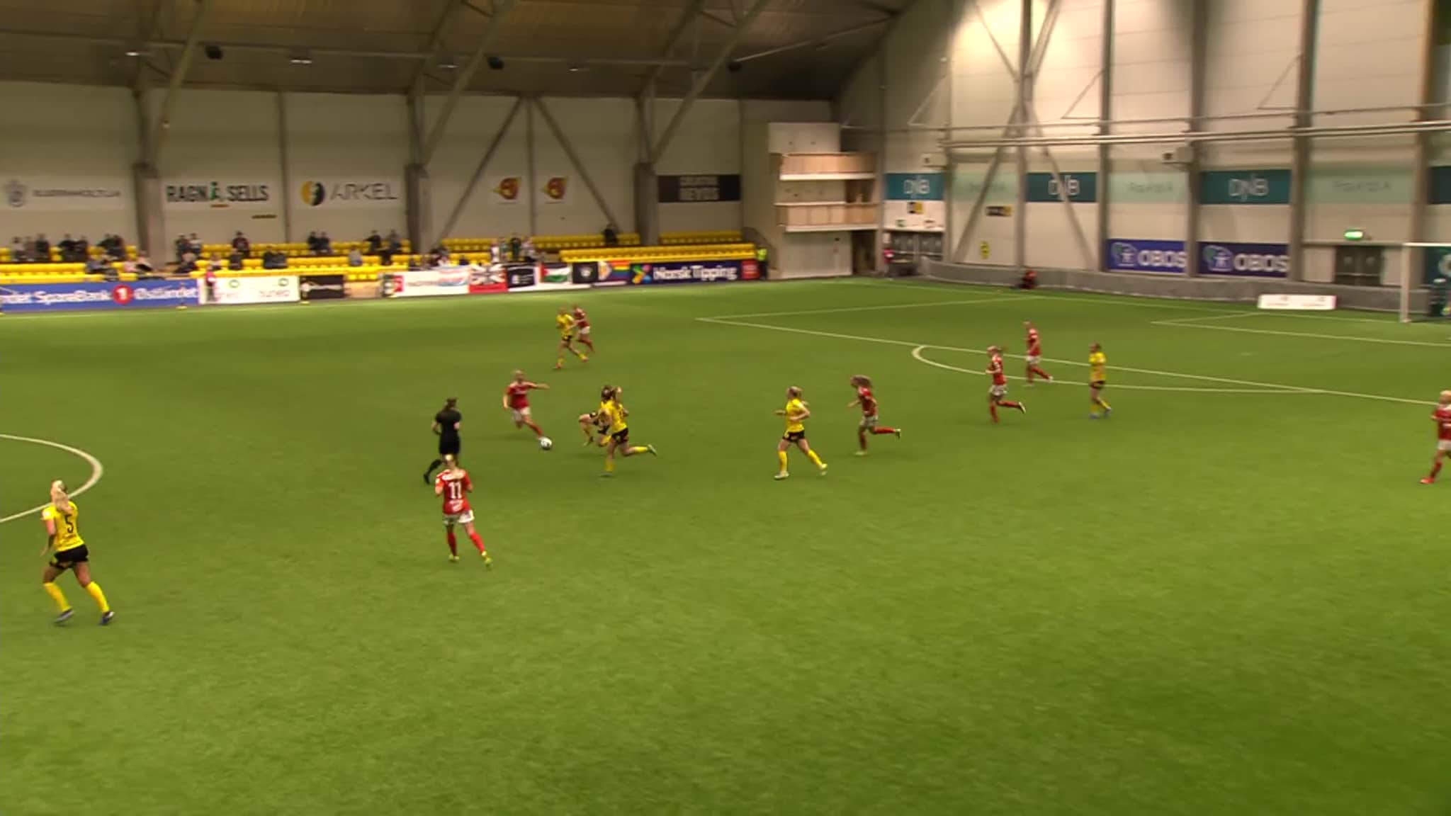 Agnes Nyberg takles i LSK-kampen