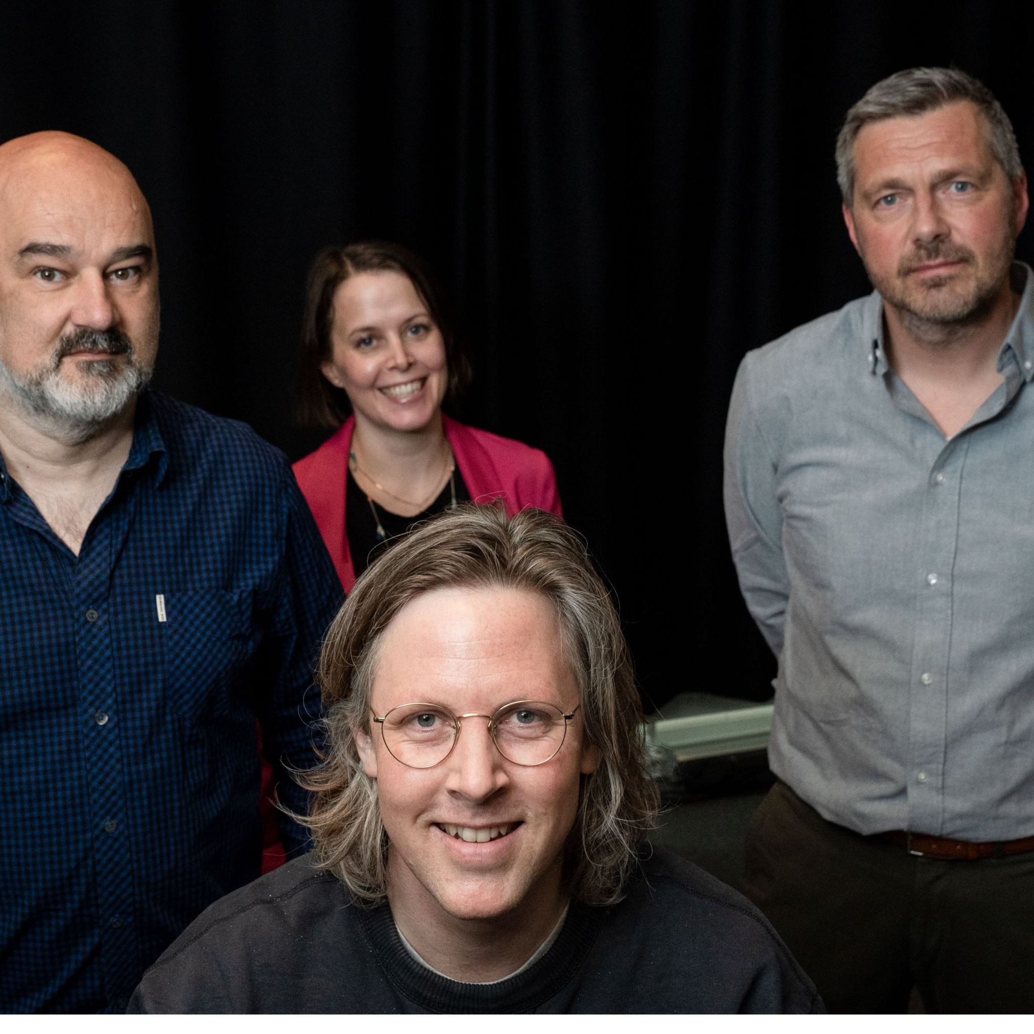 Teatersjefens våte Grand Prix-drøm, rørende scenegjensyn og Sivs 40-årskrise